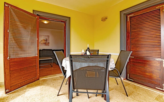 Nice Apartment in Rogoznica With Wifi and 1 Bedrooms