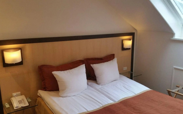 Ascot Hotel & Apartments