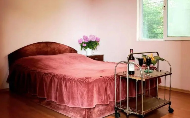 У Розы (Гагра)