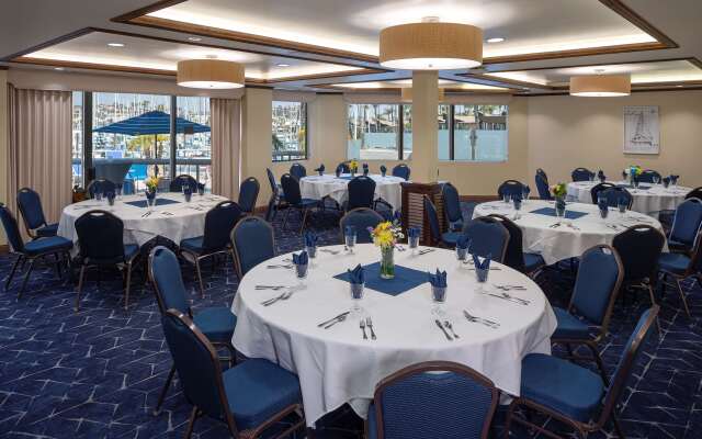 Bay Club Hotel & Marina