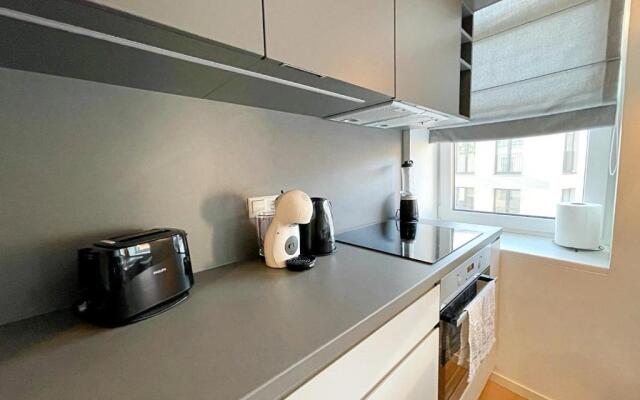 Comfortable 1 BD Old Town Apartment by Hostlovers