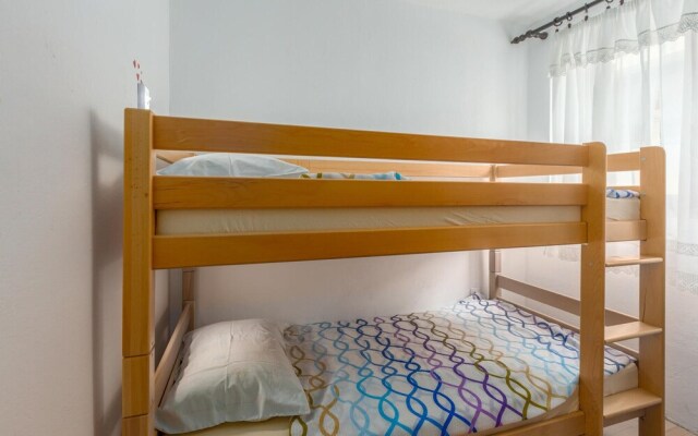 Beautiful Home in Tar With 2 Bedrooms and Wifi