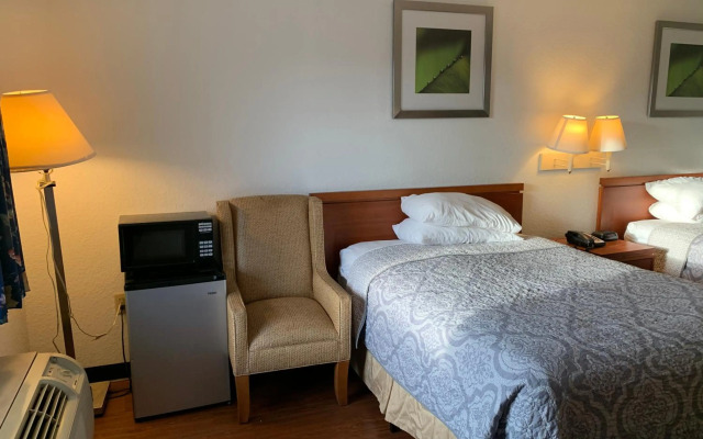 Travelodge Suites by Wyndham MacClenny/I-10