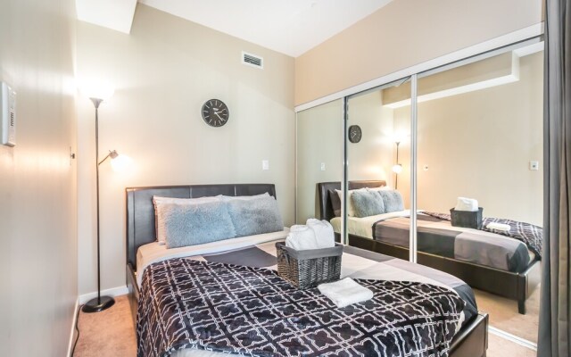 New!! Air Canada Condo Near CN Tower