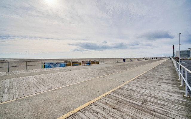 Half-block to Beach & Conventions: Wildwood Studio