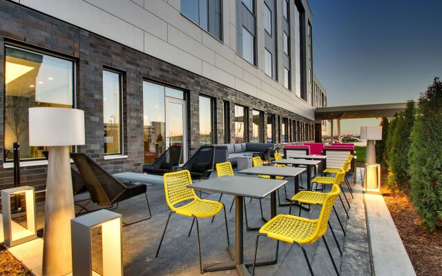 The Rose Hotel Chicago O’Hare, Tapestry Collection by Hilton