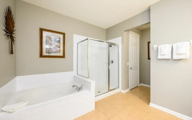 3 Bedroom Premium Lakeview Condo-1012