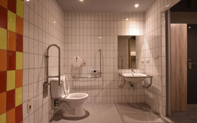 Taipei Travelers International Hostel