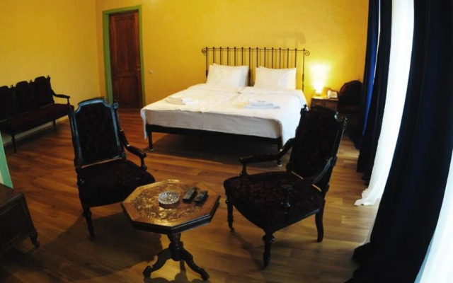 Chateau Mere Hotel