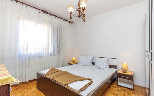 Amazing apartment in Novi Vinodolski w/ 3 Bedrooms