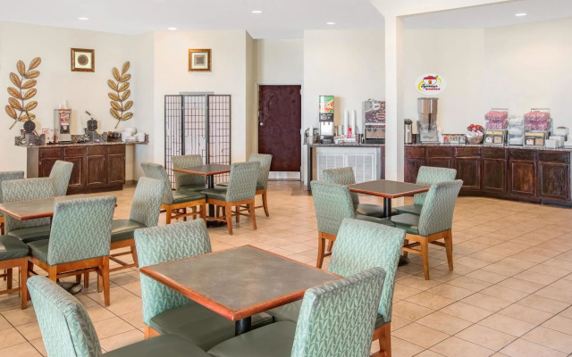 Super 8 by Wyndham Biloxi