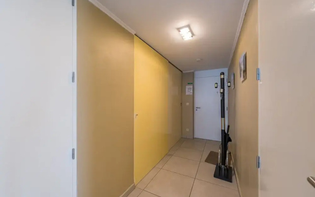 Central Stay Near Tram & Sea