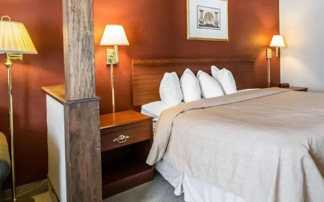 Quality Inn & Suites Elizabethtown Area