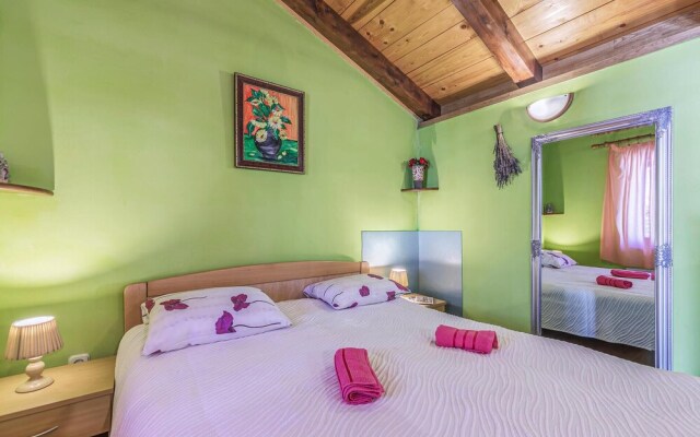 Stunning Home in Kanfanar With Wifi