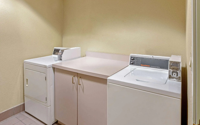 La Quinta Inn & Suites by Wyndham Appleton College Avenue