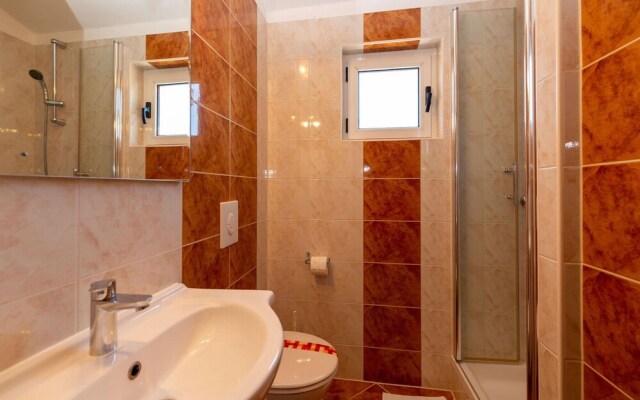 Nice Home in Starigrad With Wifi and 6 Bedrooms