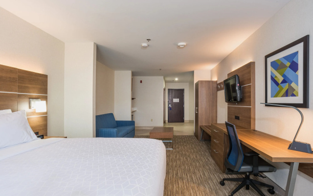 Holiday Inn Express Hotel & Suites Swansea by IHG