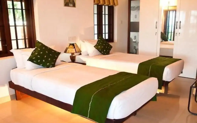 Saro Lake County Hotel