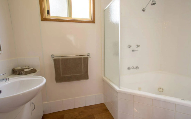 Discovery Parks - Bright