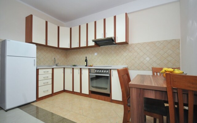 Apartments Maini
