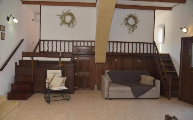 KAMARA traditional house