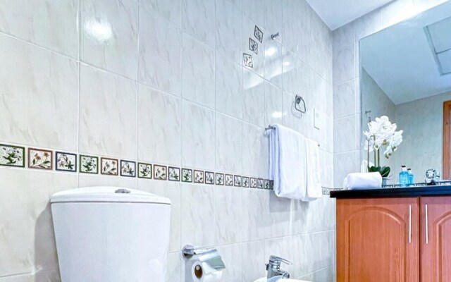 The Waves Exude Luxury 1 BR Waterfront