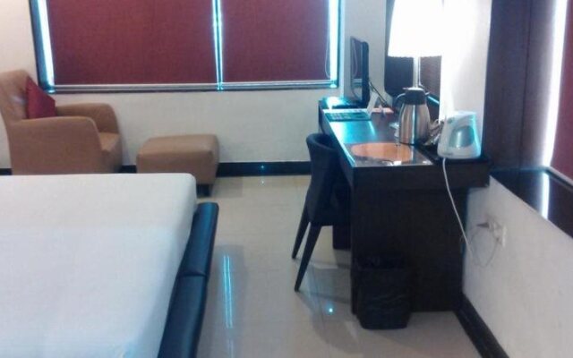 17 Degrees Hotel