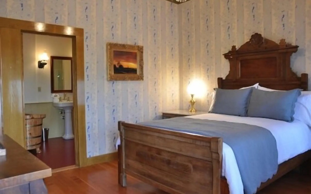 Cosmopolitan Hotel & Restaurant