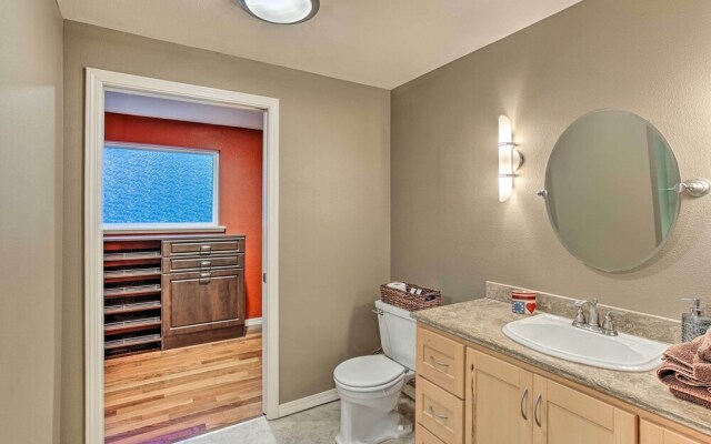 Cozy Washington Escape Near Hiking & Golfing!