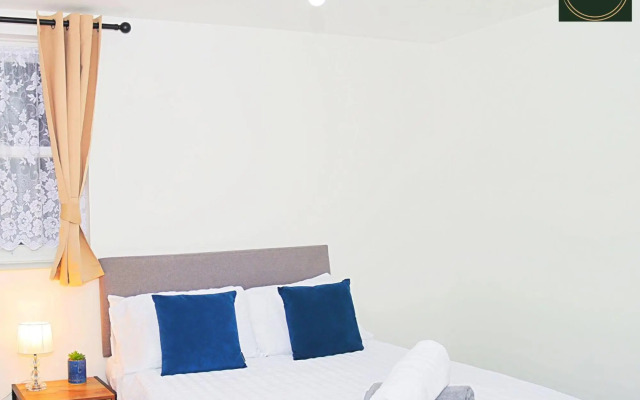 Spacious 2 Bed apartment - Sleeps 6 - Burnham Village