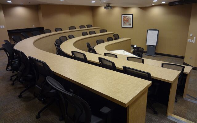 Holiday Inn & Suites Windsor Ambassador Bridge by IHG