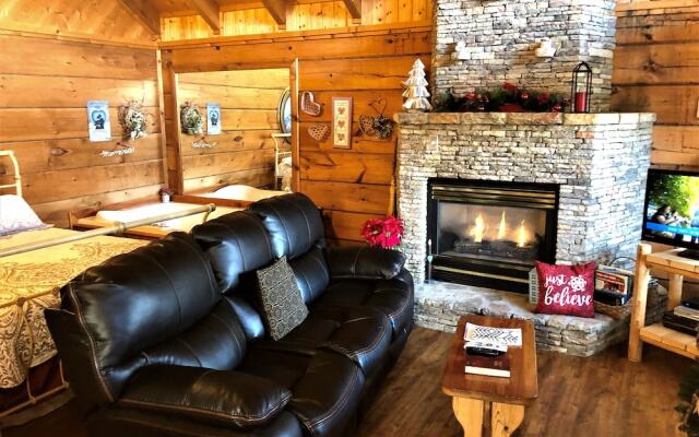 Twin Hearts - Studio Cabin