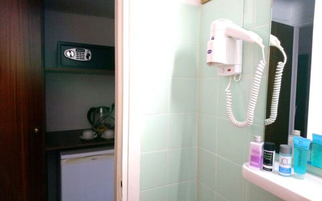 Astron Hotel
