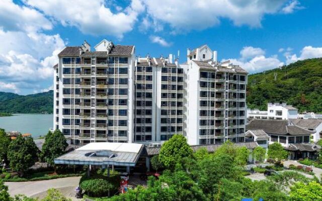 Zhenyangxia Scenic Area Theme Inn