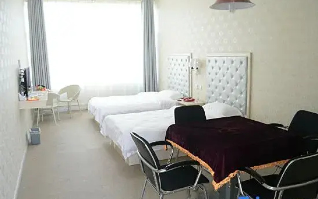 Xinyang Yuebanwan Holiday Theme Hotel