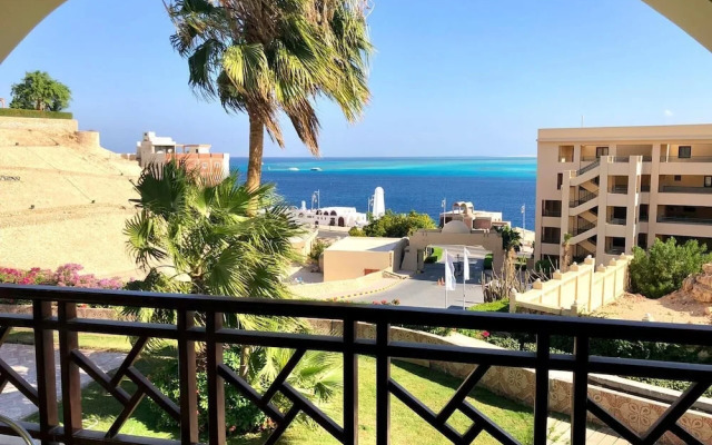 Stunning sea View Studio The View Waterside