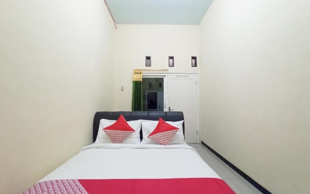 OYO 3298 Bromo Guest House Family – Guest Rooms – Kepanjen