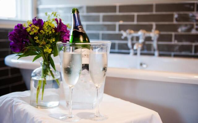 The White Hart, Overton