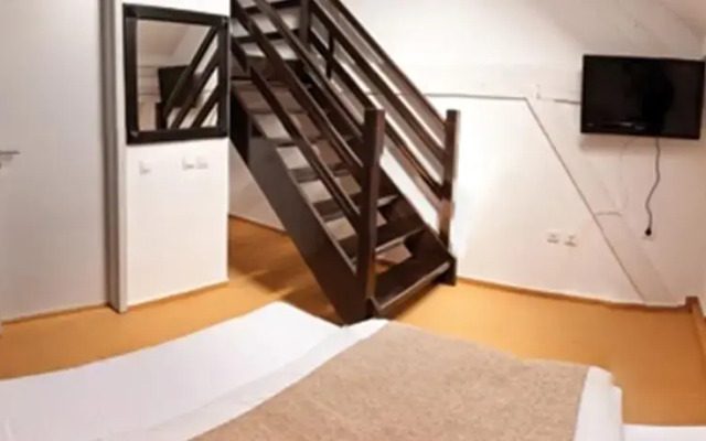 Edel House