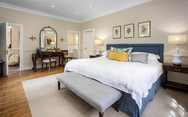 La Fontaine Guest House