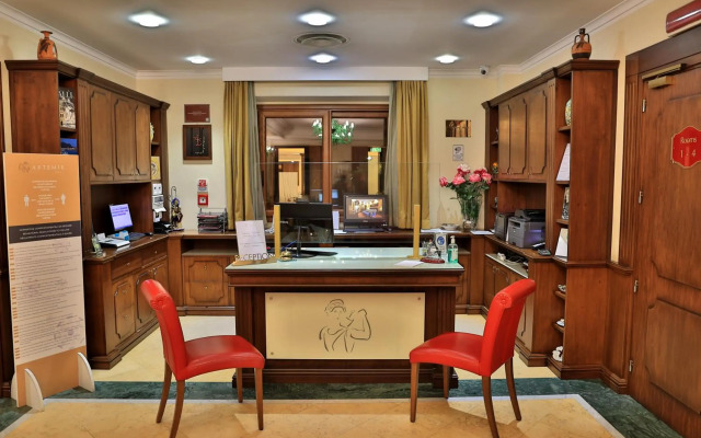 Artemis Hotel