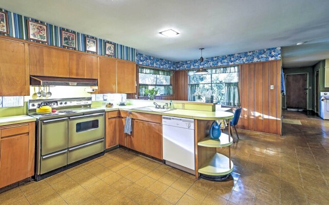 Mid-century Hideaway: Spacious Brownsville Home!