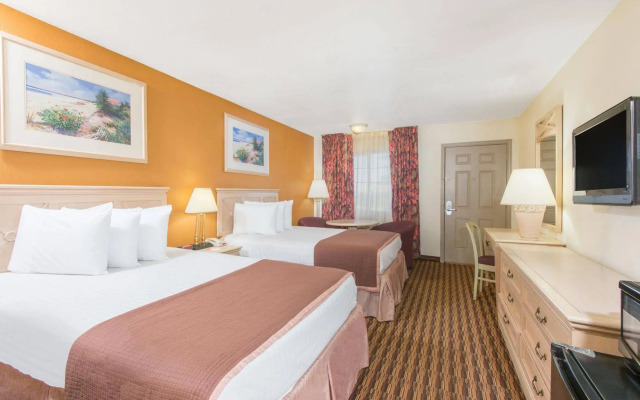 Red Carpet Inn & Suites