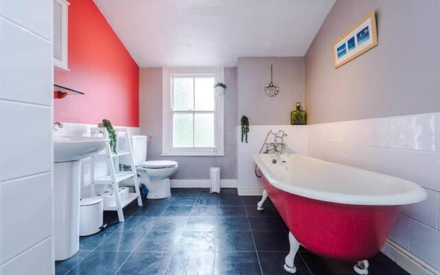 Fresh, new, stylish Chester Town House to sleep 6