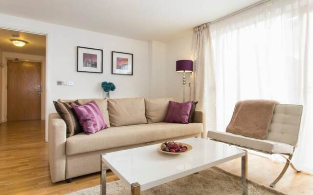 Luxury 1 Bed Apartment With Balcony In Greenwich