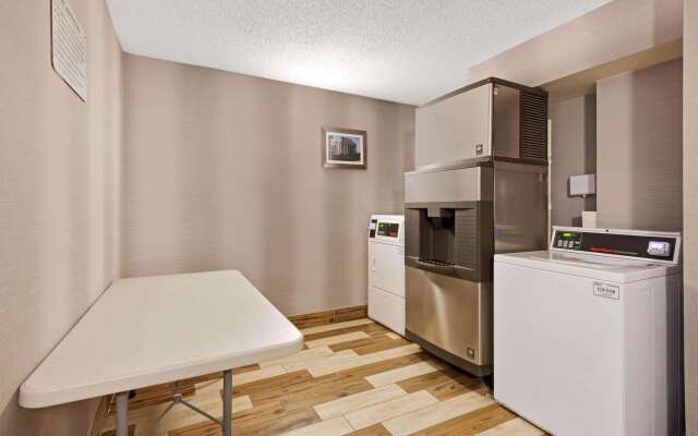 La Quinta Inn & Suites by Wyndham DC Metro Capital Beltway