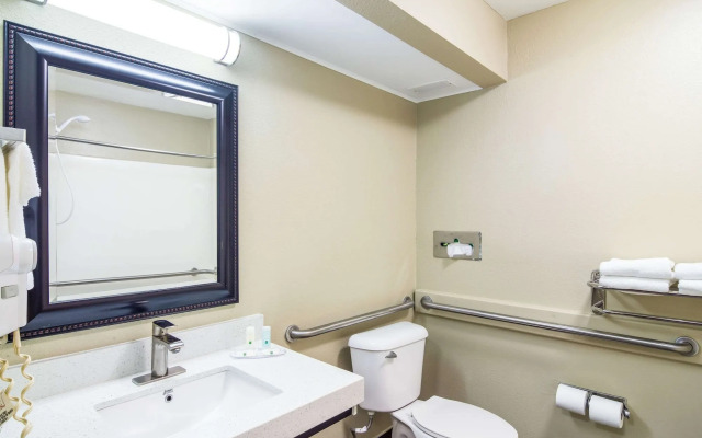 Quality Inn & Suites Canton, GA