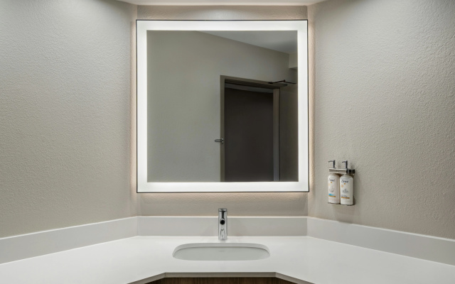 Holiday Inn Express Boston - Milford by IHG