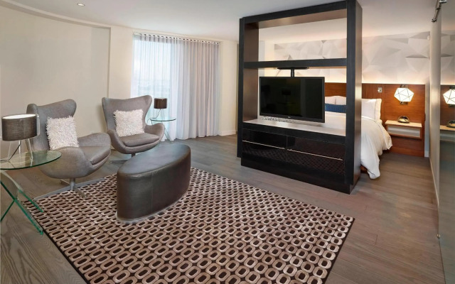Renaissance Edmonton Airport Hotel