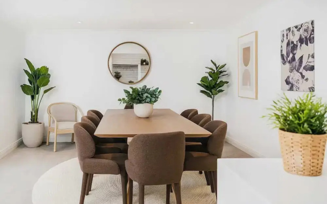 Stylish 4BR City Retreat